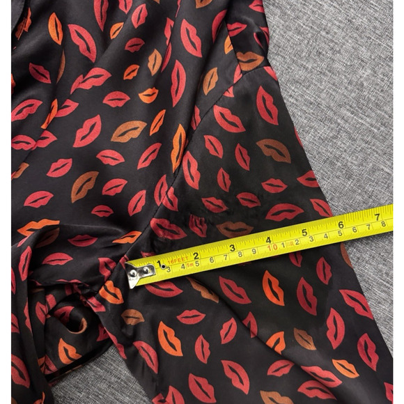 Johnny Was Amora Boxy Charmeuse Shirt Black Lips Print Silk Size XS(flaw) - Picture 5 of 10